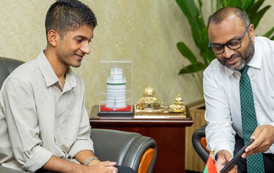 Calligraphy ge hunarun thakun emmen aashohu kohllu Naaish aa bahdhalukoh islamic minister dhevvee ummeedhu 