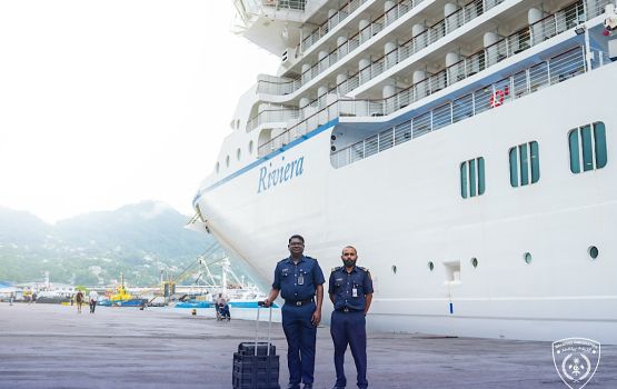 Dhe cruise ship in ai 4000 ah vure gina fathuruverinnah clearance dheefi  