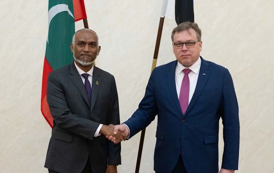 Raajje in Ukraine ah thaaeedhu kuraathee Estonia ge gaanoonu hadhaa majileehuge raees shukuru adhaakuravvaifi 