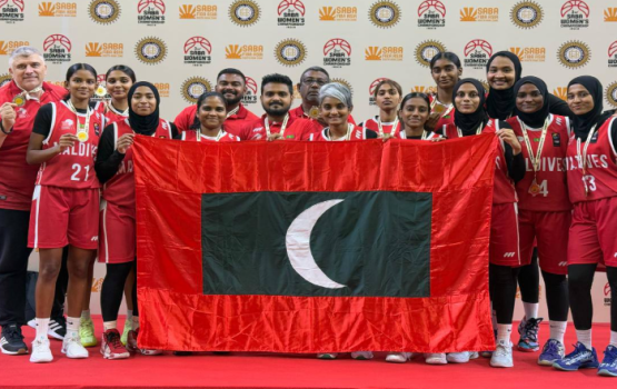 SABA anhen basket ball mubaaraathuge rihi medal hoadhi team ah raees ge thahuniyaa