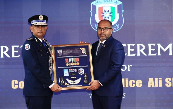 Fuluhunge hidhumathun Shujau retire kuravvaifi 