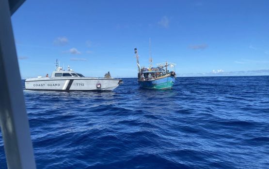 Oyaadhaa Srilankage mas boat ah MNDF coast guard eheetherikan foarukohdhenee 