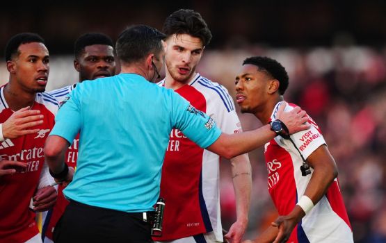 English Premier League: Match thakugai refereeinaa vaahaka dhekkeynee hama ekani captanunnah