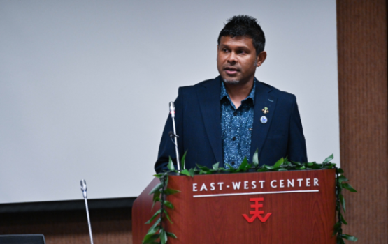 Moosumee badhaluthakaa dhekolhah eejaadhee fiyavalhu elhumah visnan jehey: Naibu raees