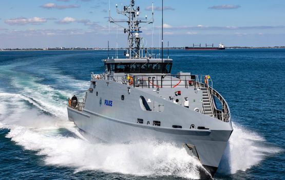 Australia in MNDF coarst gurd ah gurdian-class petrol boat eh hadhiyaa kuranee 