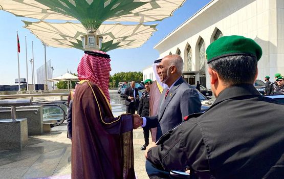 Hajj ge alhukan adhaakurumah fahu raees furaa vadaigenfi, alvadhaau vidhaalhuvee Jedda ge governor 