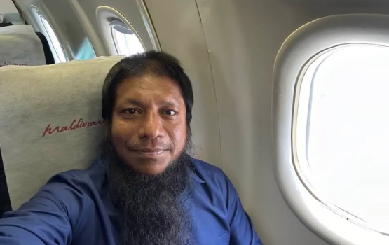 Sheikh Fareedh ge janaza maadhamaa mendhuru namaadhahfahu Malaysia ge Raja haji miskithugai