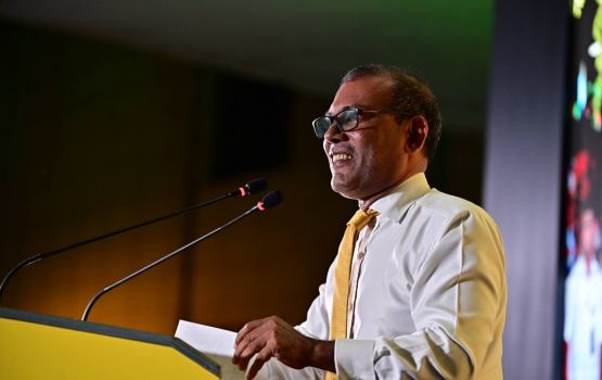 Dharani dhakkai, aanmu haalathu rangalhu koh dheynee MDP in: Nasheed
