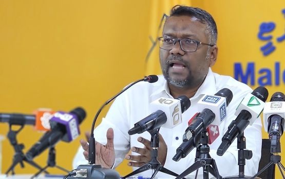Hiyhamanujehun ebahuri, ekamaku hallukohgen kuriah dheveyne: Fayyaz