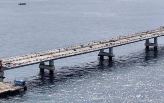 Thilamale' bridge ge pile thah jahaa nimi, mashroou ge 60 percent massaikah nimijje
