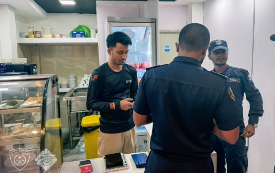 Male' ge cafe eh balaa faaskoh nugavaaidhun ulhemundhiya 5 bidheyseen athulaigenfi 
