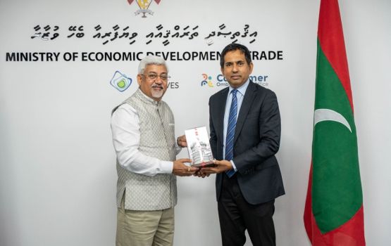 India aa eku viyafaari aai investment fulhaa kuranee