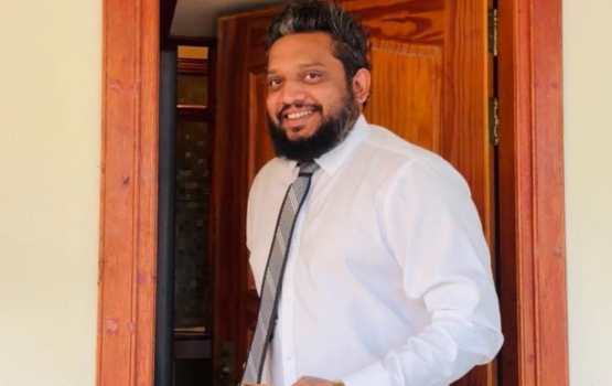 Kulhudhuffushee airport ge assistant manager, Ahadhu hayyarukoffi 