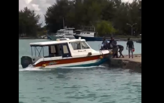 Thinadhoo jettygai launch e jehi accident ve 4 meehakh aniya vejje