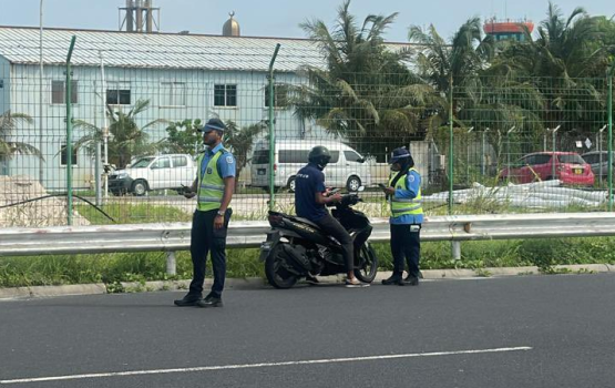 Ehgothakah ves liscence nethi car aai cycle dhuvvi 1,142 meehaku huttuvaifi