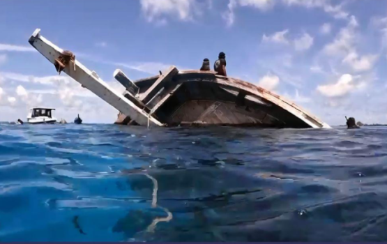 Popular Vaavu shipwreck floating, caution advised