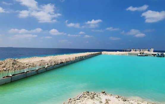 Explosion on a boat in Maalhos injures two