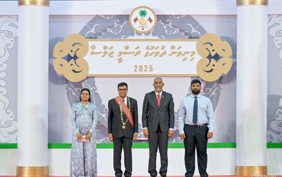Dhivehi dhaulathuge mathiveri izzah, Nishaan Izzudheen ge izzathuge verikan 3 beyfulhakah aruvaifi