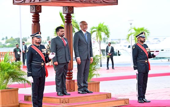 Srilanka ge raees ah dhivehi sarukaarun rasmee gothun maruhabaa dhannavaifi