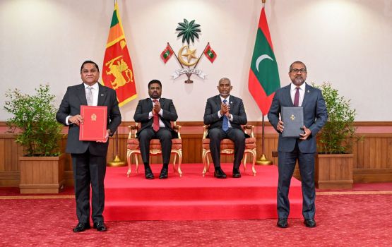 Jinaaee kuh thah huttuvumah eheetherikan dhinumah Lanka aai raajje aai dhemedhu ehbas vumeh gai soi koffi
