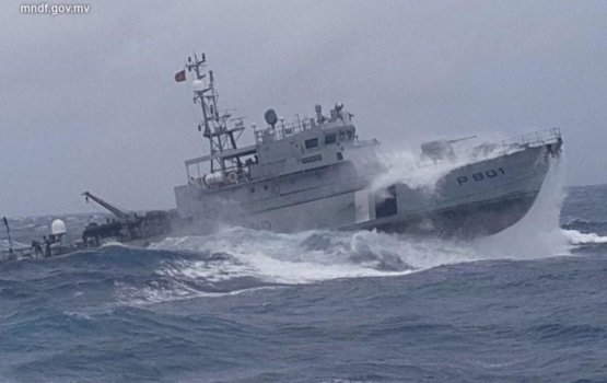 Naifaru bound boat faces stalled engine, those aboard rescued