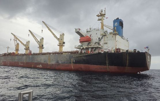 Bulk carrier eh gai oeh bali meehaku MNDF ge eheegai Manadhoo ah gengosfi