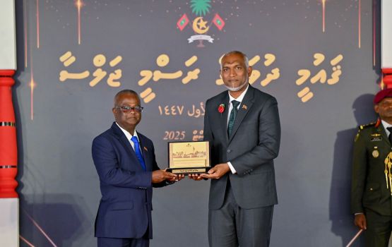 Gaumiyyathah hidhumaiy kurumuge haassa sharafu, Utheemu rayyithunnah aruvaifi 