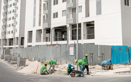 Gedhoruveriyaa flat sarahahdhuge dhuvaaru adhi bus stop hedhumuge masahkaiy baarah kuriah