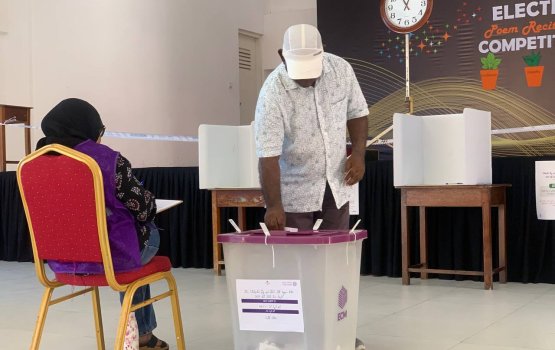 Addu City Referendum: Turnout low for early voting Addu City Referendum: Turnout low for early voting