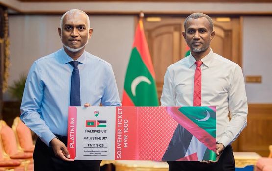 Dhivehi raajje aa Palestine aa dhemdhu kulhey football match ge souvenir ticket furathama bahlavaigennevee raees 