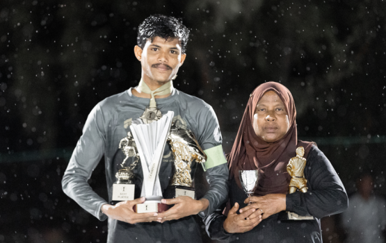 Meehun: Hathi ge athugai hifaigen dhanda gendhiyaee Mamma, miadhu aee mulhi Addu fahuruverivaa dhari eh!