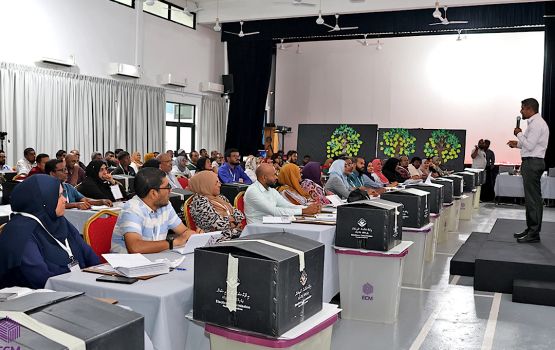 Local council inthihaabu: Atoll thereygai officialun thamreenu kuran maadhamaa fashanee  