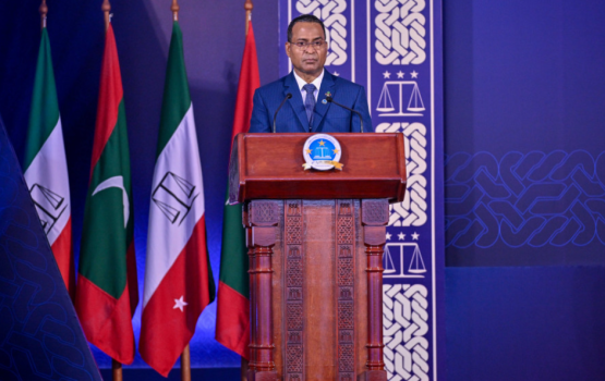 Sharuee dhaairaage minivan kan kashavaru kohdheyn, Raees vanee harudhanaa fiyavalhu thah alhuhvaafai: Uhthama fandiyaaru