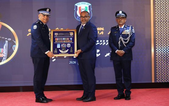 32 aharah fahu Naveen retire kurevvumun haassa haflaaeh baavvaifi