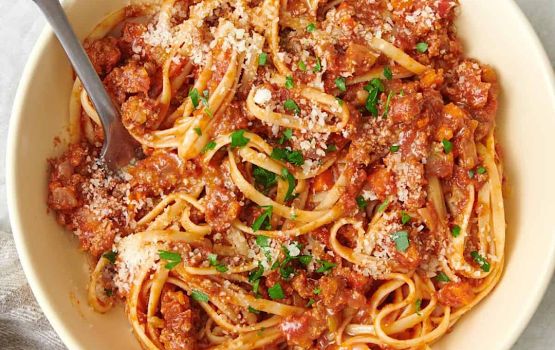 Kudhi bodu emmennah kamudhaane Pasta Bolognese, avahah thayyaaru kollamaa