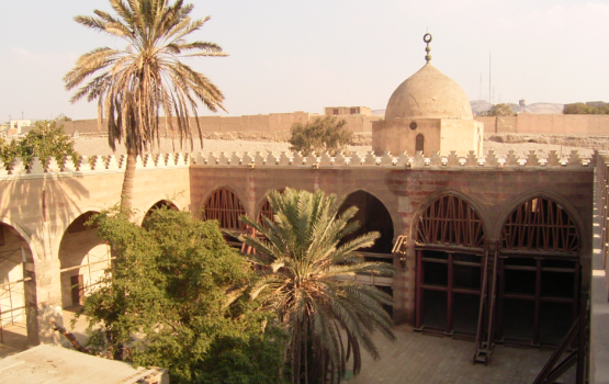 Aqsunqur Mosque:  Fathuruveringe medhugai maquboolu, 13 vana garunuge thaareekhee miskitheh!