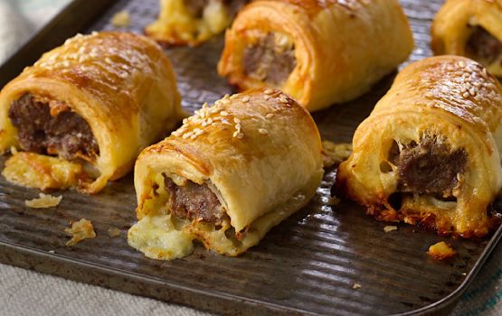 Kudakudhinnah emme kamudhaane cheesy sausage roll, avahah thayyaaru kollamaa