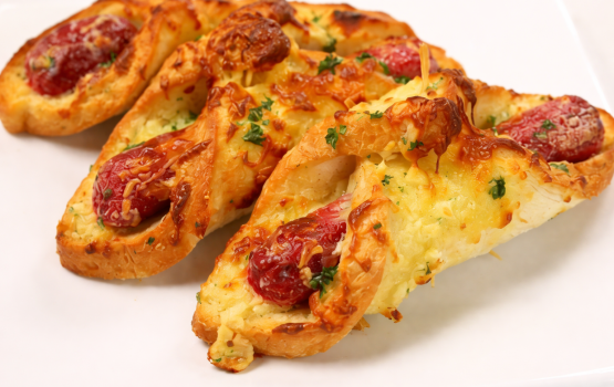 PRESS BADHIGE: Cheese garlic hot dog bread