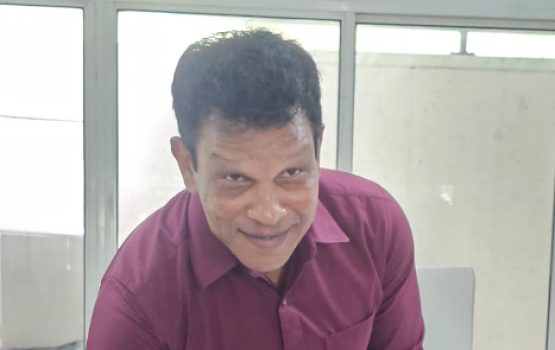 Mayor kamah vaadha kuravvaa minivan candidate Ismail Zariyandhu vote lavvaifi