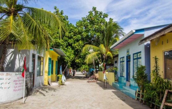 Father dies trying to rescue drowning children