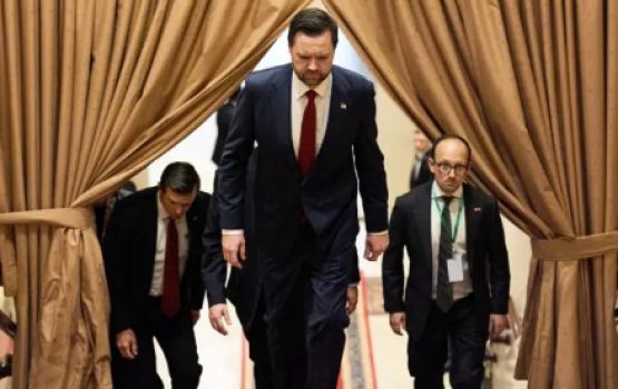 America in hushahelhi gothah Iran ehbas nuvi kamah bune mashavaraathah ninmaalaifi