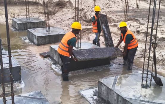 Thulusdhoo hospital ge masaihkaih baaru speed gai: Accomodation block ge footing nimmaalaifi 