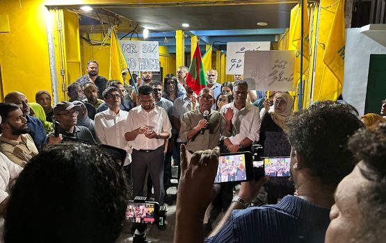 Raees Muizzu mashvaraage meyzah vadaigannavandhen ihuthijaaju kuraanan, rah rashah ves dhaanan: Nasheed 