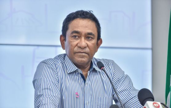 Hayyarukuri noosverin vaguthun minivan kurumah raees Yaameen govaalavvaifi 
