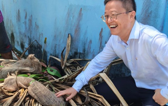 Chinese ambassador joins Eid celebrations in Kinbidhoo