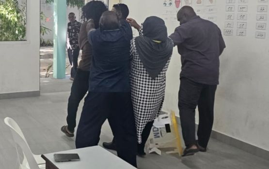 Feeali ge vote foshi meehaku gengosfi, Fiyoari ge foshi falhaalaifi