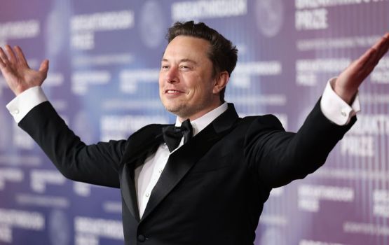 Dhuniyeyge furathama trillionaire akah Elon Musk