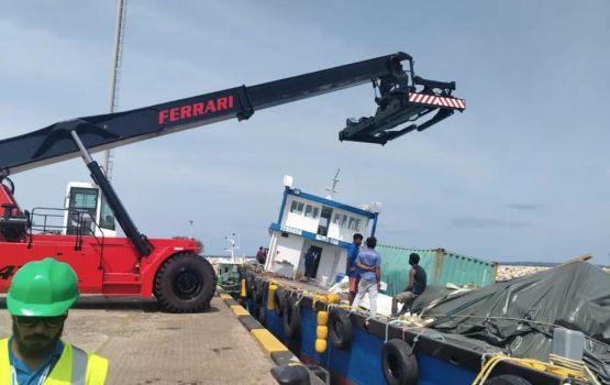 Kulhudhuhfushi bandharuga container eh vetti boat akah gellun vehje
