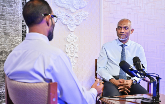 Masverinkan kolhah jahan kuraa masakkathah huras naalhaa: Raees