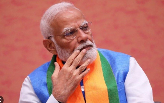 India ge siyaasee masrahugai Modi ge 12 aharu: Badhaluvamundhaa India